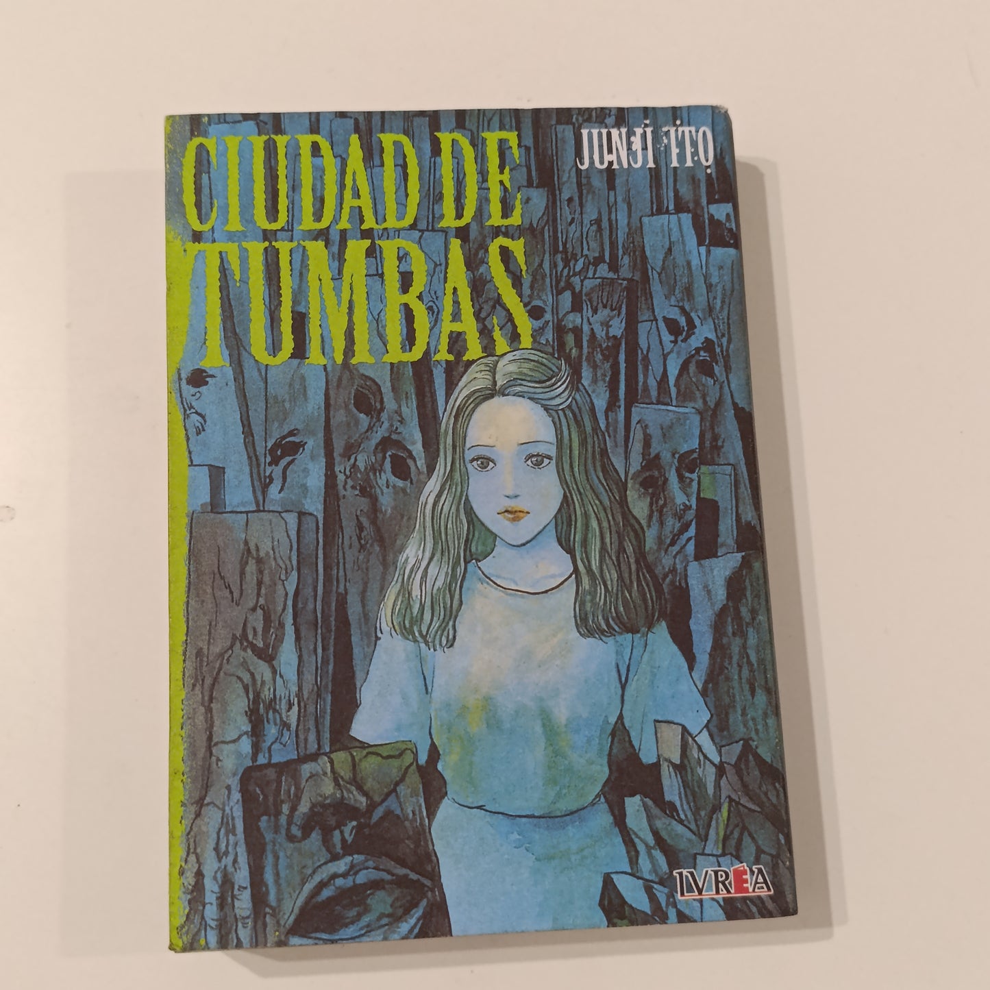 Ciudad de tumbas -Junji Ito | usado
